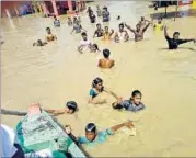  ?? RAJESH KUMAR/HT ?? Floodwater at Samne ghat road in Varanasi on Friday.