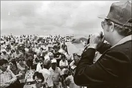  ?? PALM BEACH POST FILE PHOTO ?? Dan Eagle announces winners in the lottery to buy a single-family home in Jupiter’s Bluffs in April 1984.