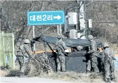  ?? AHN YOUNG-JOON/THE ASSOCIATED PRESS ?? South Korean soldiers erect a tent in Yeoncheon, South Korea, near the border with North Korea on Monday. North Korea fired four banned ballistic missiles that flew about 1,000 km.