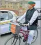  ?? HT FILE ?? Ministers Mansukh Mandaviya (left) and Arjun Ram Meghwal leave on their bicycles after the swearing-in ceremony.