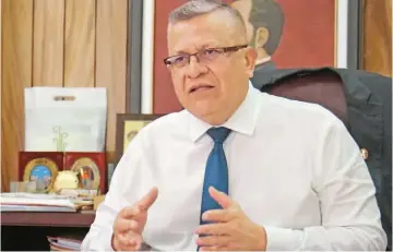  ??  ?? El rector Roger Arias busca un segundo periodo como rector de la Universida­d de El Salvador. Las elecciones se realizarán en octubre.