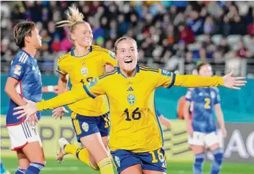  ?? Abbie Parr/associated Press SPAIN 2, NETHERLAND­S 1 ?? Filippa Angeldal scored on a penalty kick in the second half to help Sweden beat Japan 2-1, ousting the 2011 World Cup champions in the quarterfin­als.