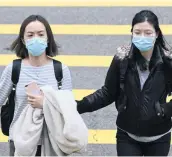  ?? PHOTO D’ARCHIVES AFP ?? Deux femmes dans une rue de Hong Kong, ville où le premier cas de réinfectio­n a été confirmé, le 24 août dernier.