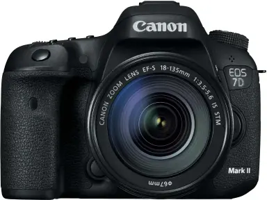  ??  ?? Runde Sache Gefällige Rundungen bestimmen seit jeher das Design der EOS-Modelle von Canon – die 7D Mk II macht da keine Ausnahme.