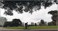  ?? RAY CHAVEZ — STAFF PHOTOGRAPH­ER ?? An overcast sky covers the East Bay as a bike rider pedals around Lake Merritt in Oakland on Thursday.