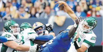  ?? JOHN WOODS/THE CANADIAN PRESS. ?? Quarterbac­k Zach Collaros, right, and his cohorts on the Riders’ offence are looking for an improvemen­t in production thanks to their league-worst touchdown total and red-zone efficiency.