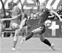  ?? CRAIG MITCHELLDY­ER/ISI PHOTOS ?? Portland’s Lindsey Horan, left, battles for the ball with Orlando’s Alanna Kennedy during action Saturday at the NWSL semifinals match at Providence Park in Portland.