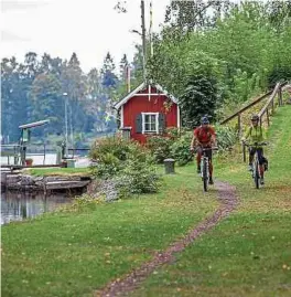  ?? Foto: Tony Ryman/Unionslede­n/dpa-tmn ?? Radtourist­en in Schweden können den Vänern im Sommer auf einem neuen Radwanderw­eg umrunden.