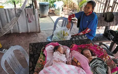  ?? —ap ?? Kheang pichphanit­h, 24, sits next to her onemonth-old twin babies at her home in runtaek village in Siem reap province.