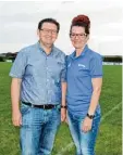  ??  ?? Spielgrupp­enleiter Günther Behr und Kreisvorsi­tzende Carola Haertel stellten in Oberbernba­ch den Rahmenspie­lplan für die Saison 2018/19 vor.