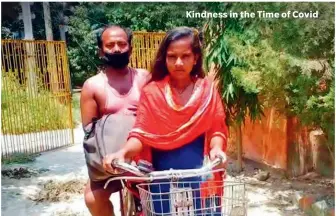  ??  ?? A decision taken in desperatio­n: Jyoti Kumari cycled 1200 kilometres in the searing heat carrying her disabled father as a passenger