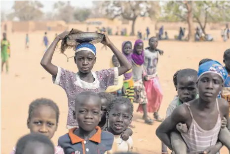  ?? FOTO: JULIEN ERMINE/IMAGO IMAGES ?? Unter der Zahl der Geflüchtet­en sind vor allem viele Kinder.