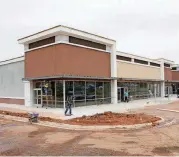  ?? [PHOTO BY ERIECH TAPIA, FOR THE OKLAHOMAN] ?? Redevelopm­ent of the Bryant Square shopping center is bringing new and varied businesses to east Edmond.