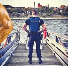  ??  ?? Marco Schweizer, der Polizist mit den härtesten Muskeln. Video: Sehen Sie Schweizers Meisterkür auf 20minuten.ch