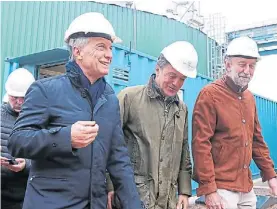  ?? PRESIDENCI­A ?? En Pergamino. Macri visita ayer la obra de la central térmica.