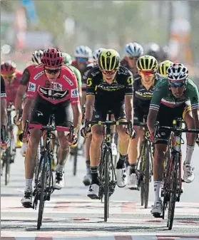  ?? FOTO: EFE ?? El grupo de Contador y Froome fue neutraliza­do por otros favoritos como Fabio Aru