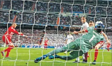  ??  ?? ACTUACIÓN SOBERBIA. Keylor fue fundamenta­l en la vuelta de las semifinale­s ante el Bayern Múnich.