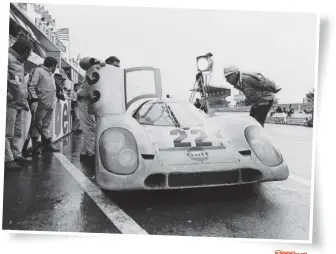  ??  ?? Below On the set of Le
Mans with a Gulf-liveried 917 short-tail coupe, one of many Porsches used during production of the movie