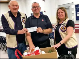  ??  ?? The Swift Current Lions Club recently made a $500 donation along with a contributi­on of food items collected at their recent Christmas party. Major Don Grad was presented the donation by Lions President Jim Parsons and Christmas Party chair Kristen Hawkins.