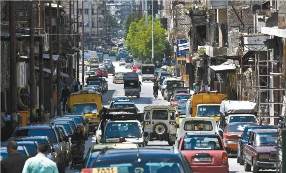  ?? GEORGE OURFALIAN AGENCE FRANCE-PRESSE ?? Vue sur les embouteill­ages dans Bab al-Nasr, dans la vieille ville d’Alep