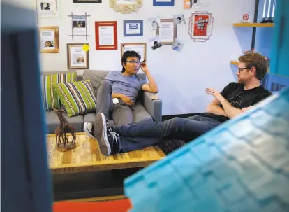  ?? Photos by Michael Macor / The Chronicle ?? Engineers Xuan Le (left) and Ryan Probasco talk shop at the headquarte­rs of Pinterest in San Francisco.