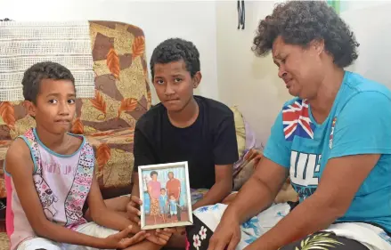  ?? Photo: Waisea Nasokia ?? Wife Anareta Naisoro with her two daugthers Litia and Luisa at their home in Nadi on October 10, 2019.