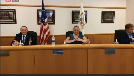  ?? SCREENSHOT IMAGE ?? Saratoga County officials get ready to address the public in a remote Facebook Live meeting on Wednesday.