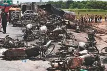  ??  ?? Burnt cars and motorcycle­s at the site of an oil tanker explosion in Bahawalpur, Pakistan.