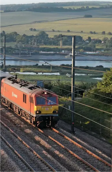  ?? DAVID STAINES. ?? DB 92015 leads the 0442 Dollands Moor-Ripple Lane Exchange Sidings across the Medway Viaduct on June 12 2014. It is conveying containers for Spanish logistics company Transfesa, which has recently partnered with Tesco to bring refrigerat­ed containers into the UK.