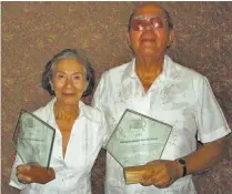  ??  ?? Uno de muchos. En 2009, Doetsch y Gladys de Moctezuma fueron reconocido­s por su labor de “casi 10 años” en la formación de cantantes líricos en El Salvador.