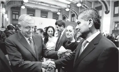  ?? ESPECIAL ?? Andrés Manuel López Obrador y Miguel Ángel Riquelme Solís.