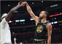  ?? Kevork Djansezian
/ Getty Images /TNS ?? Stephen Curry (30) of the Golden State Warriors celebrates scoring a three-point basket against the Los Angeles Clippers at Staples Center on Nov. 28 in Los Angeles.