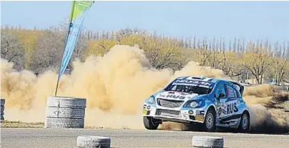  ?? (PRENSA RALLY ARGENTINO) ?? Dulce triunfo. Cancio ganó ayer por primera vez La Manzana y ahora es líder del Argentino.