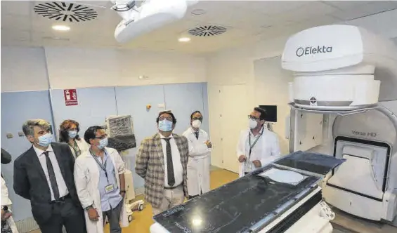  ?? FRANCIS VILLEGAS ?? Inauguraci­ón del acelerador lineal del Hospital Universita­rio de Cáceres en el año 2021.