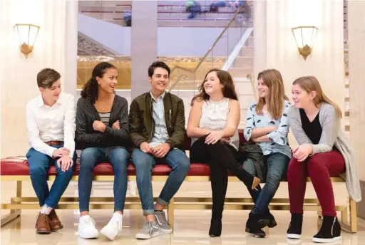  ?? GEORGIE GLENNON ?? GenderCool Kids members Daniel (from left), Gia, Landon, Nicole, Chazzie and Stella wait in the Merchandis­e Mart lobby Thursday before meeting with employees of Conagra Brands. GenderCool Kids promotes acceptance of transgende­r youth.