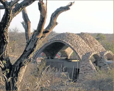  ??  ?? REBIRTH OF A LEGACY: The revolution­ary ‘ Interpreta­tion Centre’ at the Mapungubwe World Heritage Site in Limpopo was built using a technique invented in Africa