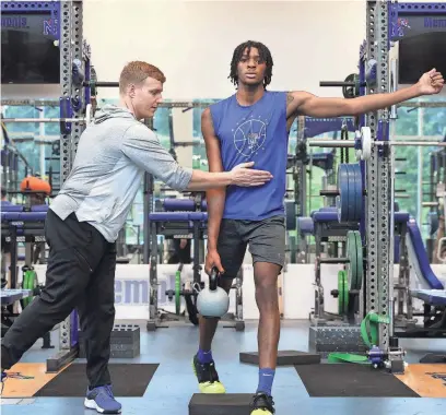  ?? JOE RONDONE/THE COMMERCIAL APPEAL ?? Memphis’ Johnathan Lawson works with former strength coach Robb Hornett during a workout session in September 2021.