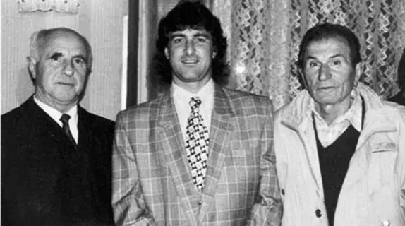  ?? ?? Ismet Bellova, Mario Kempes dhe Qemal Vogli