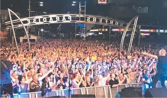  ?? Picture: Instagram @jane13barn­es ?? A massive crowd stretching down Cavill Ave rocks out to the performanc­e by Jimmy Barnes on Saturday night.