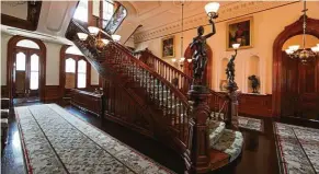  ??  ?? This grand staircase in Iolani Palace is made of solid koa wood.