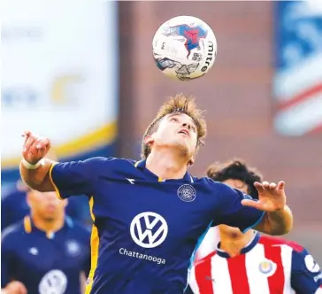  ?? STAFF PHOTO ?? The Chattanoog­a Football Club’s Zeca Ferraz heads the ball against Chivas during an exhibition match in 2017.