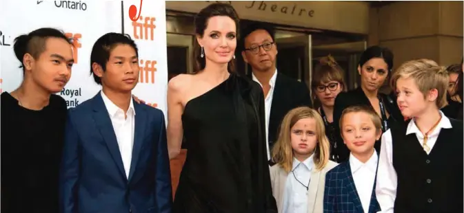  ?? — AFP ?? (From left) Maddox Chivan Jolie-Pitt, Pax Thien Jolie-Pitt, Angelina Jolie, Vivienne Marcheline Jolie-Pitt, Knox Leon Jolie-Pitt and Shiloh Nouvel Jolie-Pitt attend the premiere of ‘First they Killed my Father’ at the Toronto Internatio­nal Film...