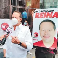  ?? FOTO: EL HERALDO ?? El aspirante de Libre, Carlos Eduardo Reina, llegó ayer al CNE a confirmar que no mandará listados.