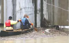  ?? ELLWOOD SHREVE ?? Lower Thames Valley Conservati­on Authority staff Jason Homewood, left, and Paul Kominek assess the Sixth Street dam area near the Mcgregor’s Creek mouth at the Thames River in Chatham Monday.