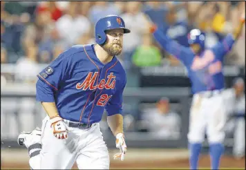  ?? JIM MCISAAC / GETTY IMAGES ?? Mets first baseman Lucas Duda doesn’t know when his left intercosta­l strain occurred. He is taking infield practice and says throwing hasn’t been painful.