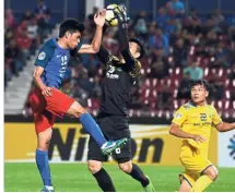  ?? — Bernama ?? Got it: Song Lam Nghe An’s goalkeeper Tran Van Tien stops JDT’s Syafiq Ahmad in his tracks during the AFC Cup final Group H match at the Larkin Stadium last night.