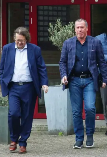  ?? FOTO'S BAUWERAERT­S DIDIER, ISOSPORT ?? Na de toespraak verlieten Coucke en Devroe samen het stadion