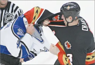  ?? JONATHAN HAYWARD/ CANADIAN PRESS ?? Ottawa Senator Zdeno Chara (right) scraps with Tim Gleason of the Los Angeles Kings on Friday.