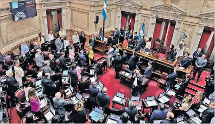  ?? EFE ?? Argentina. Vista panorámica de la sesión del jueves del Senado que trató el megadecret­o de Javier Milei.