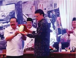  ??  ?? SINERGI PUSAT DAERAH: Mendagri Tjahjo Kumolo saat Musyawarah Perencanaa­n Pembanguna­n (Musrenbang) Jawa Timur di Grand City Surabaya pada 12 April 2017.